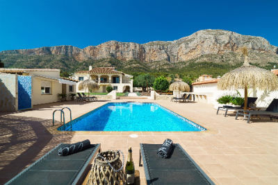 HOLIDAY HOUSES AND VILLAS IN ALTEA